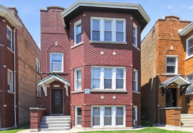 Building Photo - 1822 Gunderson Ave