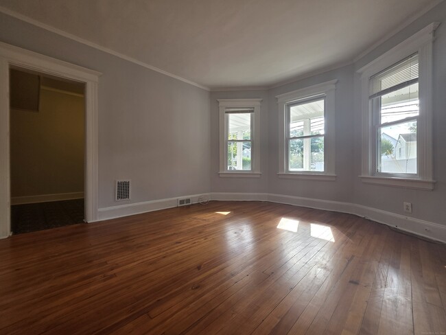 Building Photo - 264 Villa Ave
