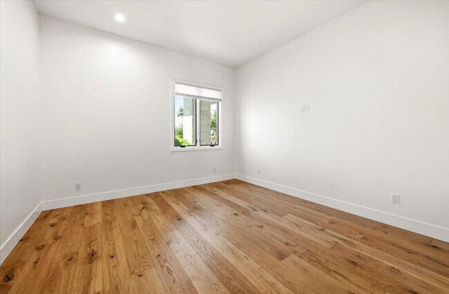 Building Photo - 3631 N 54th Ct