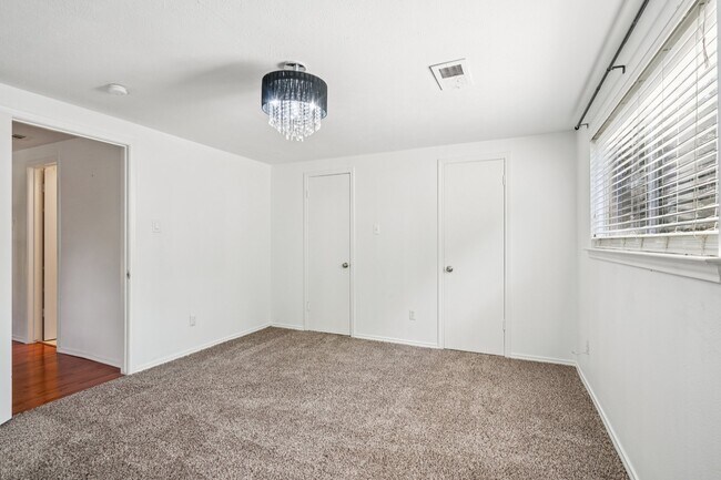 Building Photo - 4016 Willow Ridge Dr
