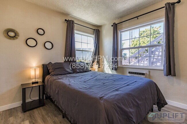 Building Photo - 4827 Castle Ave