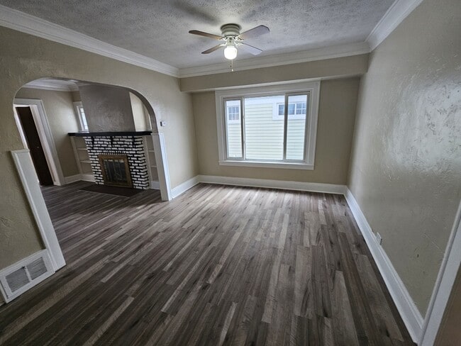 Building Photo - 3272 W 116th St