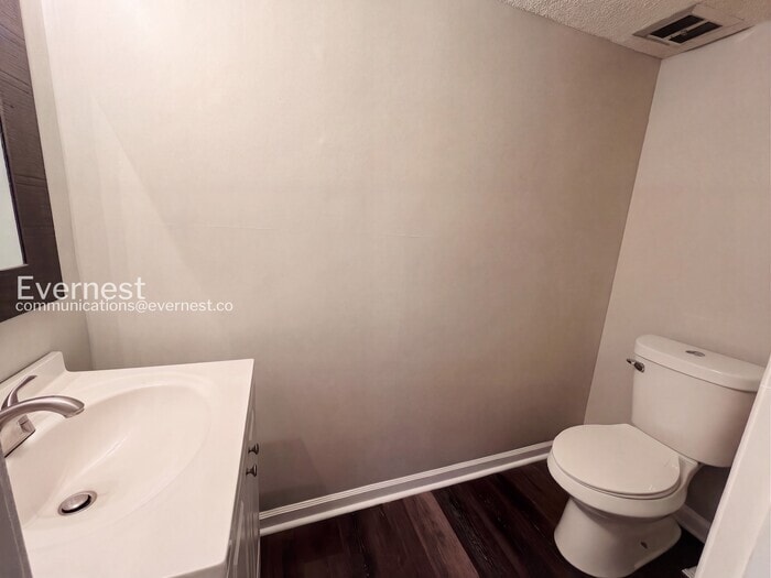 Building Photo - 701 Summit Ave