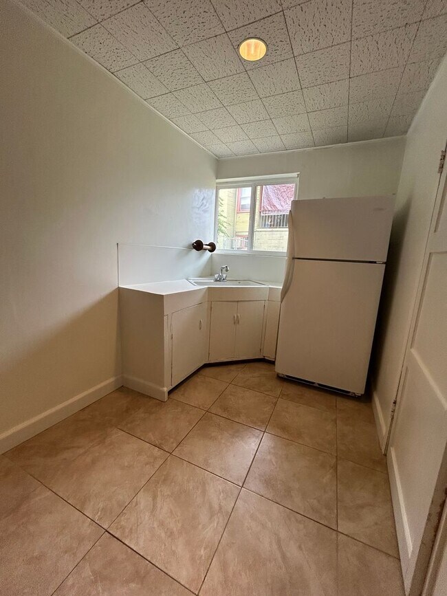 Building Photo - 5074 La Dorna St
