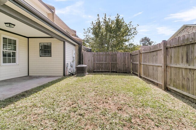 Building Photo - 3 Bedroom 1.5 Bath Town Home in North Charleston