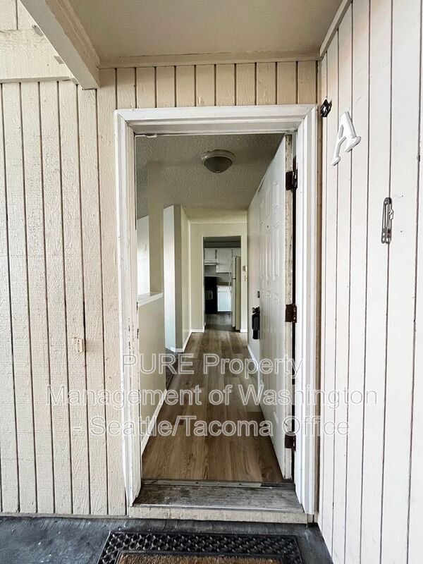 Building Photo - 1812 I St NE