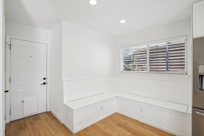 Building Photo - 7205 Twisted Oaks Dr