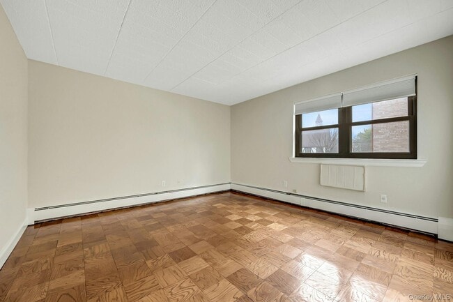 Building Photo - 505 White Plains Rd