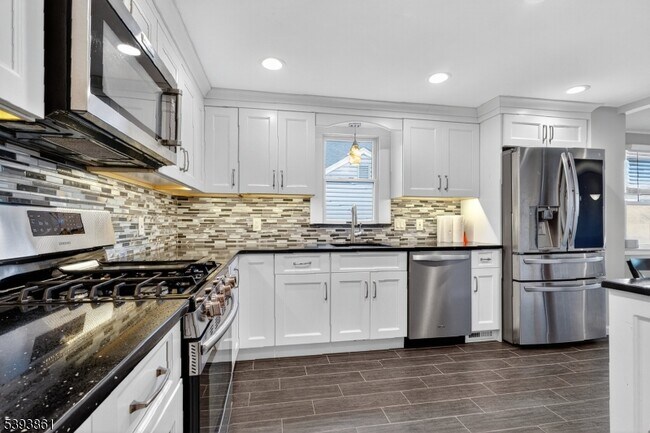 Building Photo - 128 South Ave