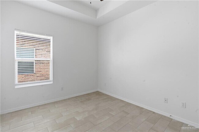 Building Photo - 12 Valeria St