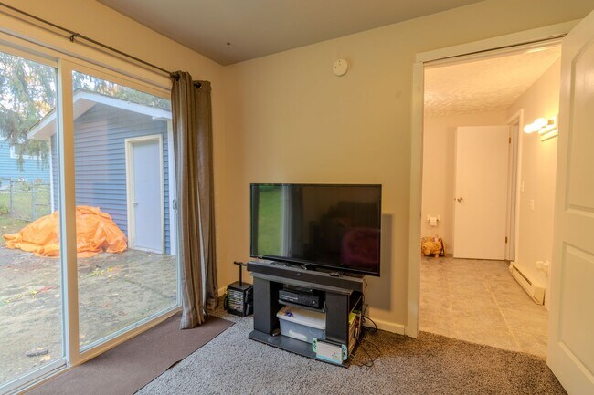 Building Photo - Lakeside Retreat on Duck Lake Peninsula