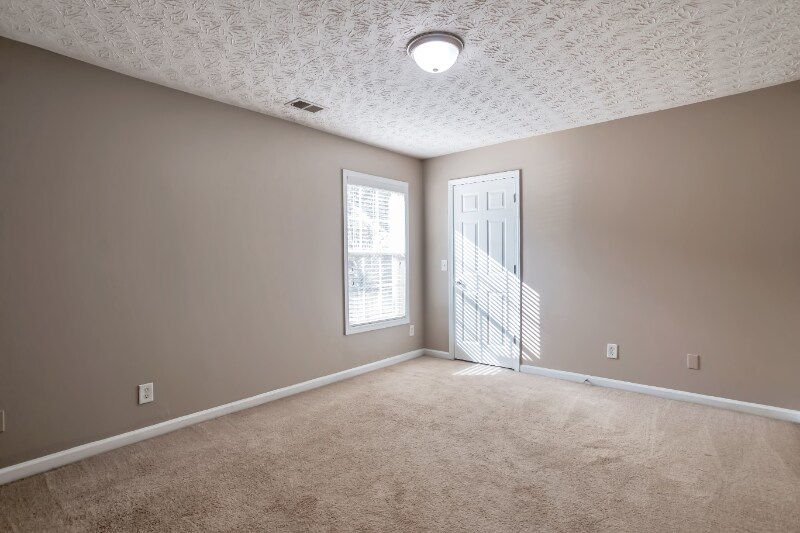 Building Photo - 3999 Riverside Pkwy