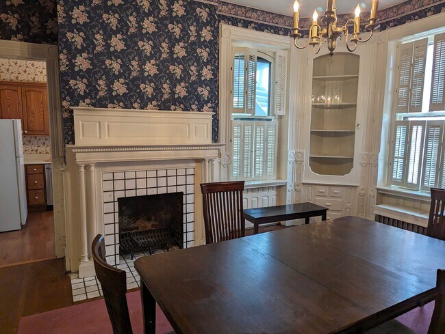 Dining Room1 - 402 N Main St