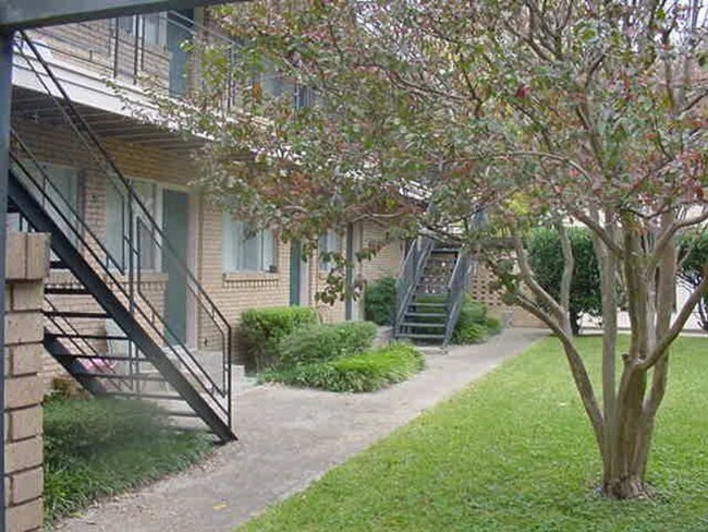 Building Photo - 5643 Matalee Ave