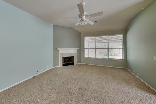 Building Photo - 15832 Coyote Hill Dr