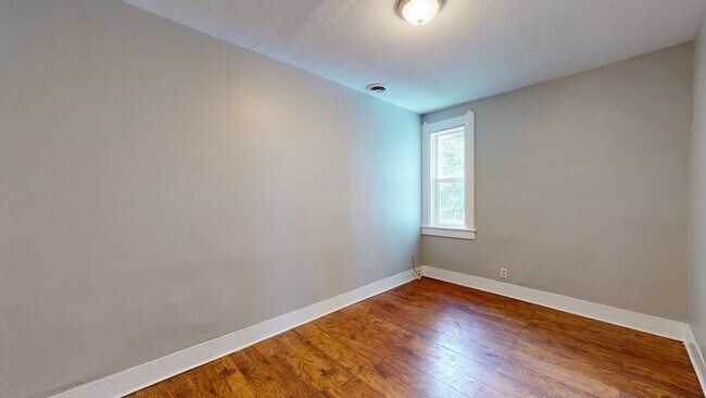 Building Photo - 3347 Seymour Ave