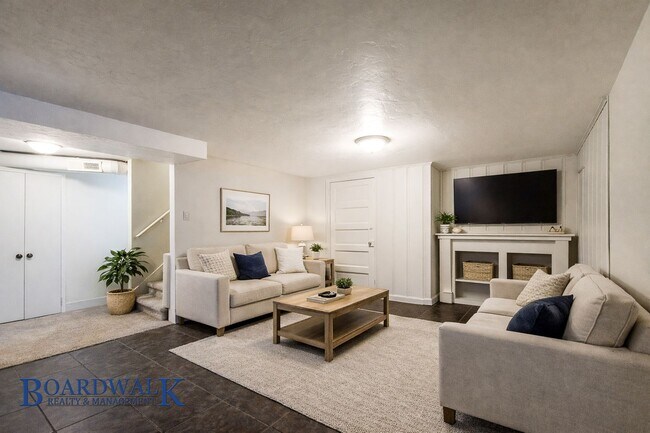 Building Photo - Spacious 4-Bed Home with Basement & Covered Patio