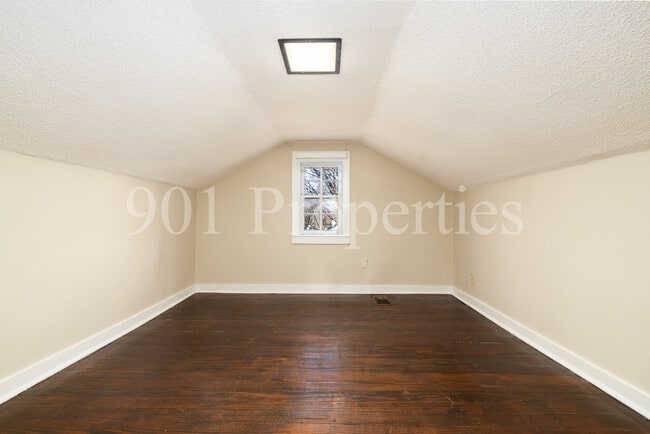 Building Photo - 81 S Larchmont Dr