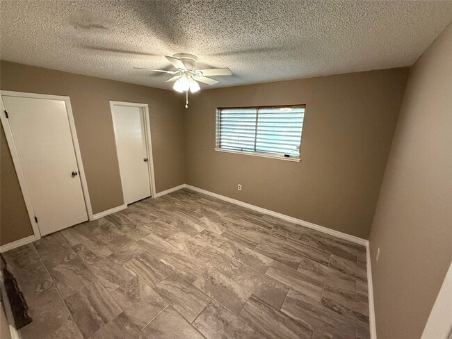 Building Photo - 2320 14th Ave N