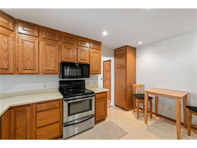 Building Photo - 7200 Cahill Rd