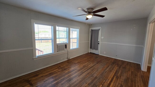 Building Photo - 237 Senisa Dr