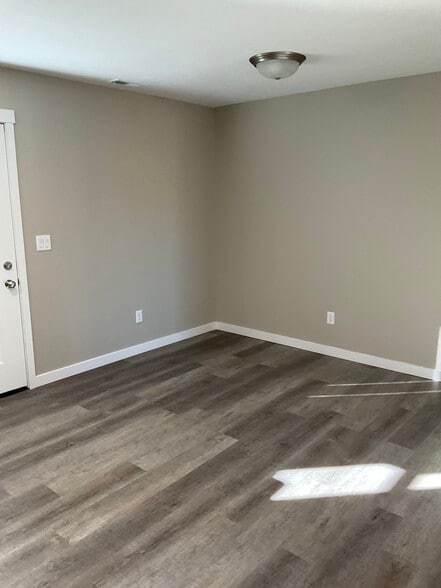 Building Photo - 531 Trails End