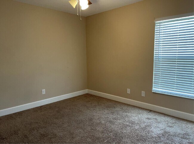 Building Photo - 1451 Salisbury Dr