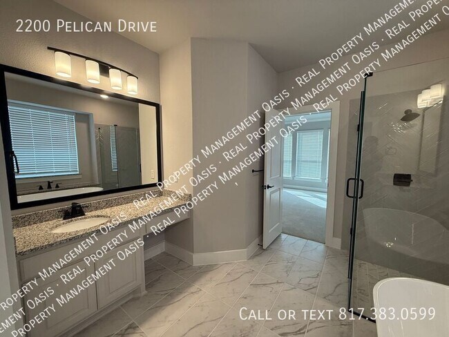 Building Photo - 2200 Pelican Dr