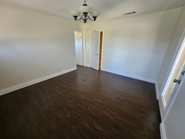 Building Photo - Executive home in South Corona!