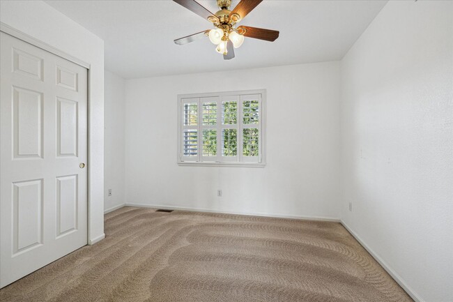 Building Photo - Wonderful 3 bedroom, 3.5 bath home in High...