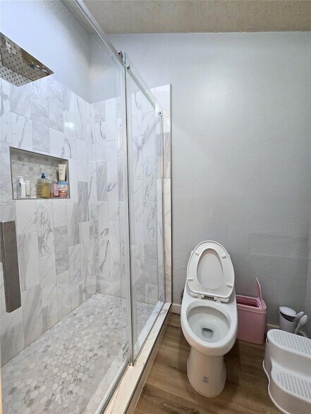 Building Photo - 7122 Wood Hollow Dr
