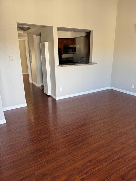 Entrance - 6502 Vineland Apartments