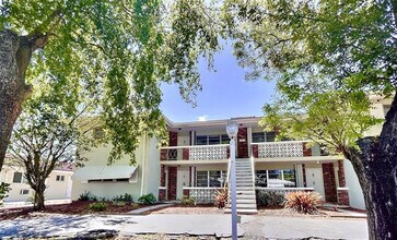 Building Photo - 4213 NE 21st Ave