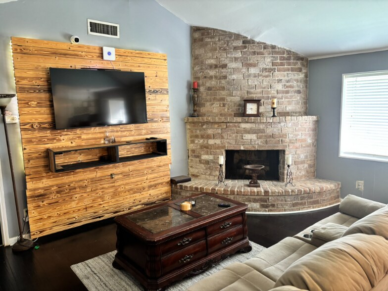 Building Photo - 9319 Rentur Dr