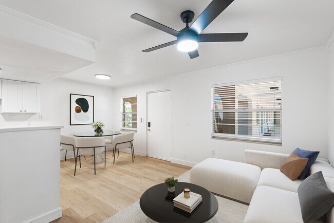 Building Photo - ONE BEDROOM APARTMENT AVAILABLE!