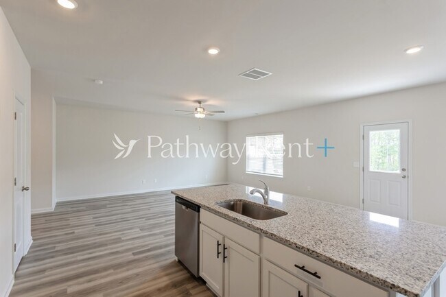 Building Photo - 608 Mackenzie Cv