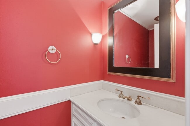 Building Photo - 8614 Oakford Dr