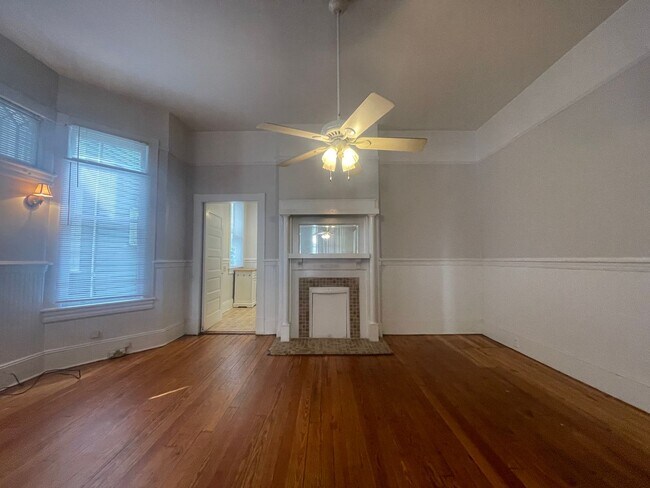 Building Photo - 887 Cherry St