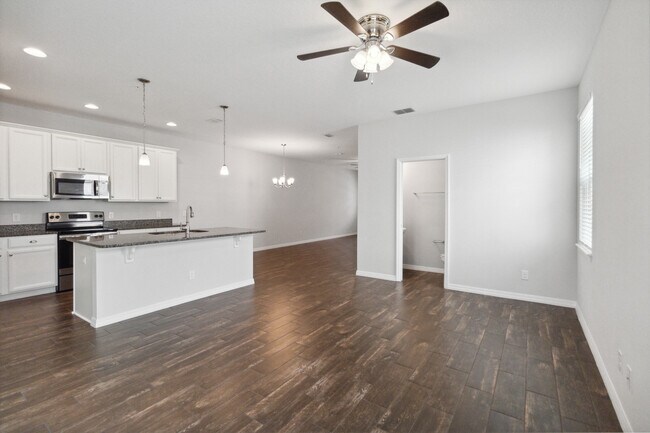 Building Photo - 618 Fortanini Cir