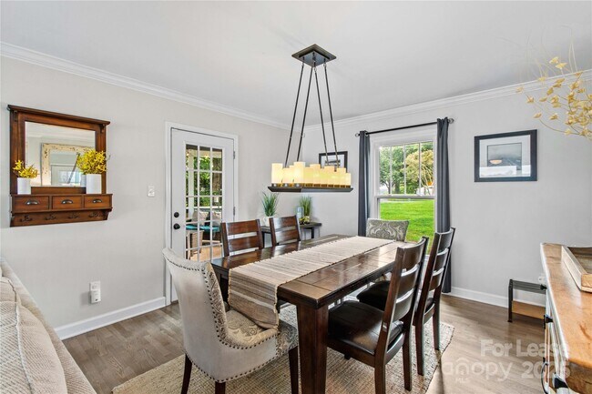 Building Photo - 9598 Riviera Dr