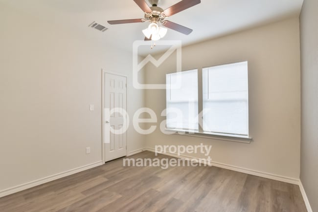Building Photo - $1499! 2Bed/1.5bath Duplex Available for R...