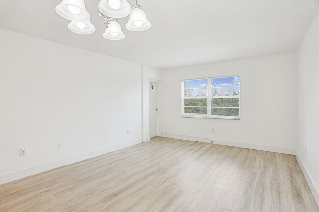 Building Photo - 4354 NW 9th Ave