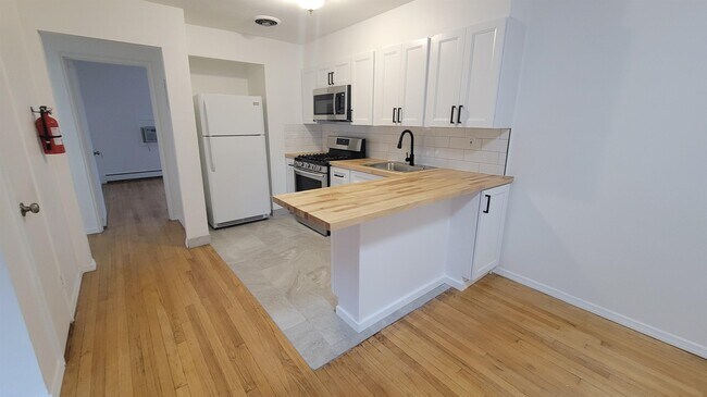 Building Photo - 204 Woodcliff Ave