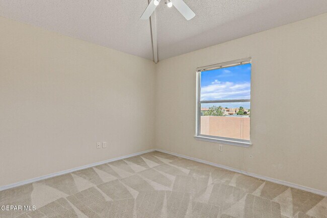 Building Photo - 6377 Franklin Ridge Dr
