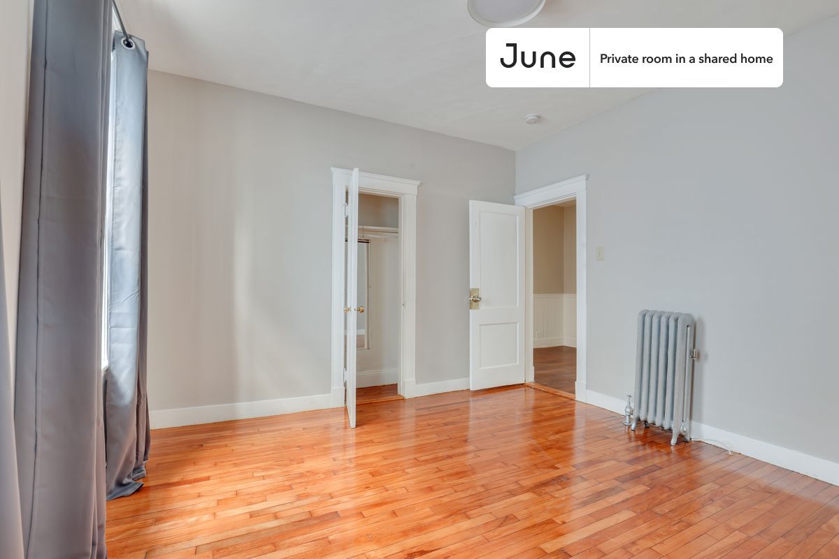 Building Photo - Room in Shared 4 bed/1 bath home