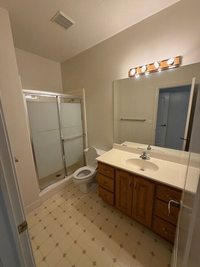 Building Photo - Spacious 4 Bed, 5 Bath Home with 3-Car Garage in Layton!