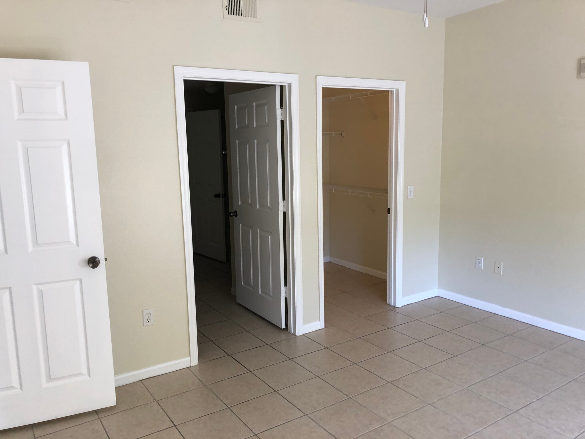 Building Photo - 2801 Chancellorsville Dr