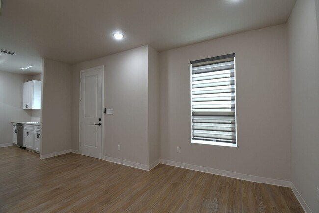 Building Photo - 1158 E Earle St
