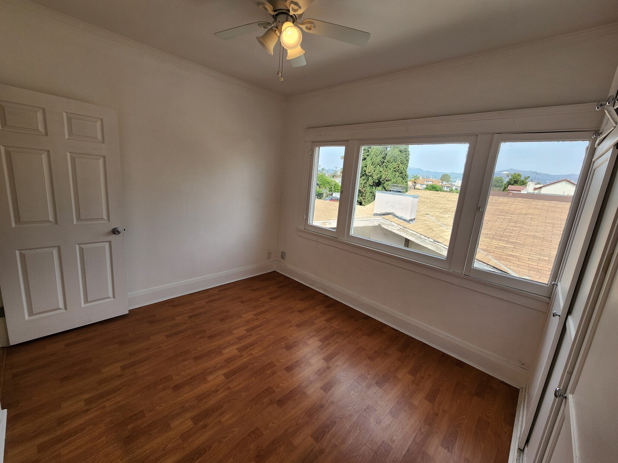 Building Photo - 820 N Edgemont St