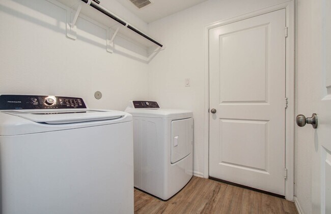 Building Photo - 20966 Zuccala Dr